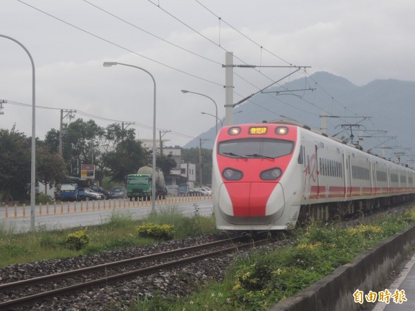 婦人打死稚兒後，再以背帶背負屍體搭乘自強號列車南下抵東，棄屍在祖父昔日耕種的蕃茄農地內。示意圖。（資料照，記者王錦義攝）