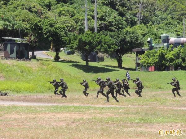 海軍陸戰隊野戰訓練。（記者蔡清華攝）