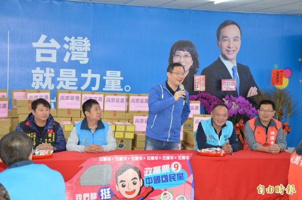 前桃園縣長吳志揚呼籲青工要多用網路工具宣導正面資料，以免造成寒蟬效應。（記者謝武雄攝）