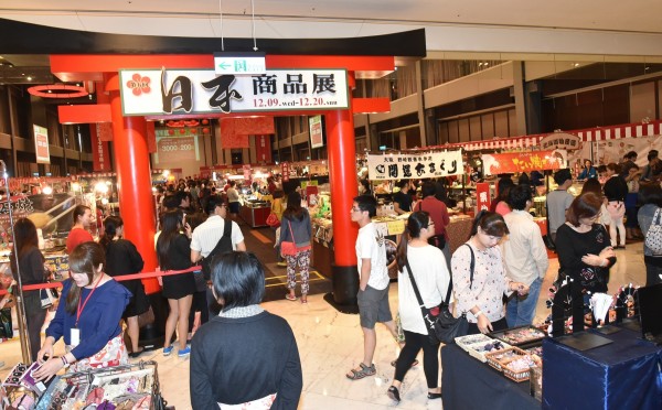 日本觀光局宣布，今年5月1日起，國外觀光客消費滿5000元日幣，即可申請退稅。（資料照，記者張忠義）