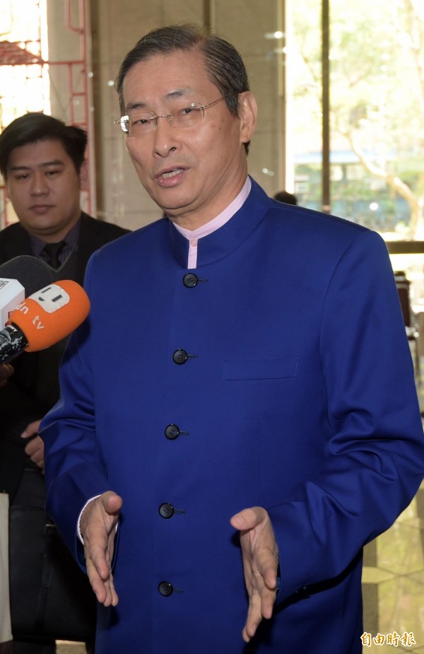 中華統一促進黨在臉書粉絲專頁PO文宣稱要保護黃安的安全，黨主席張安樂也分享此貼文，卻被網友酸：「白狼不是最愛舉國旗？你別被舉報才是。」（資料照，記者王敏為攝）