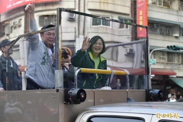 民進黨第二階段車掃今選在高雄「光榮出發」。（資料照，記者張忠義攝）