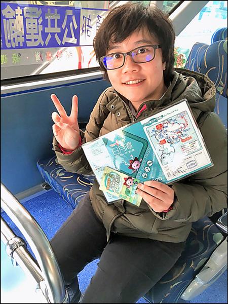 到日月潭旅遊還有相關優惠套票可以選擇，遊客可多加利用。（記者佟振國攝）