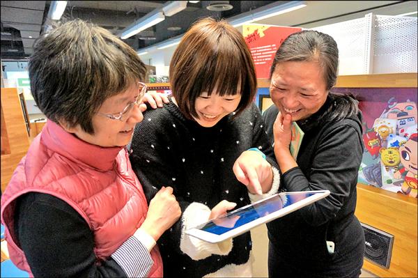 全國公共圖書館電子書104年借閱排行榜TOP20名揭曉。（記者蔡淑媛翻攝）