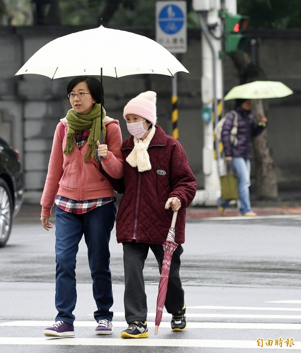 今天北部、東北部皆有雨。（資料照，記者陳志曲攝）