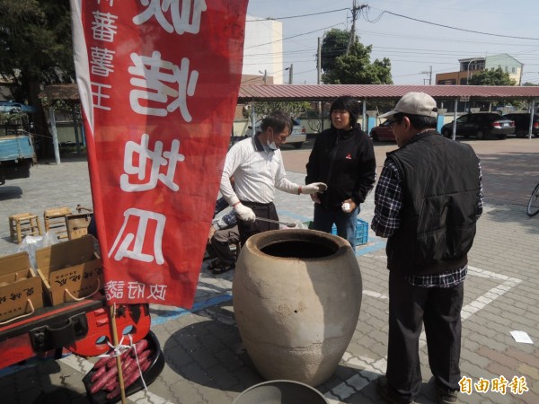 寒流刺激烤地瓜業績上漲，產地地瓜因銷路佳價格穩定、上揚。（記者陳燦坤攝）