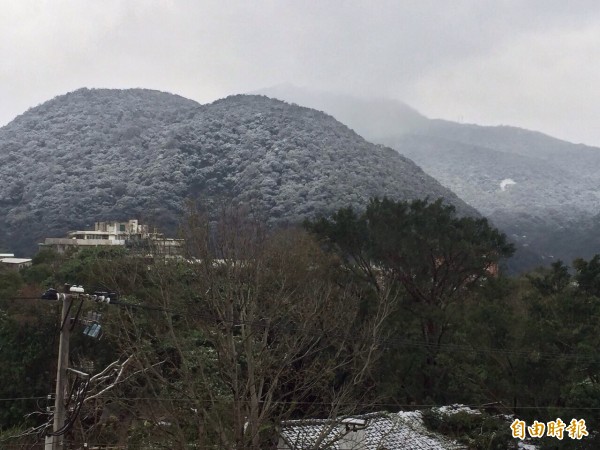 遠處就能看見七星山頂白頭（記者何世昌攝）