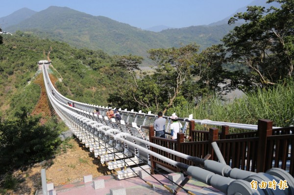 山川琉璃吊橋1/27日起開放網路團體預約。（記者邱芷柔攝）