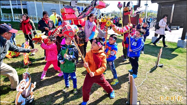 今年的苗栗（火旁）活動也強調「互動」，規劃有成人（火旁）龍體驗區、親子體驗區。（記者彭健禮攝）