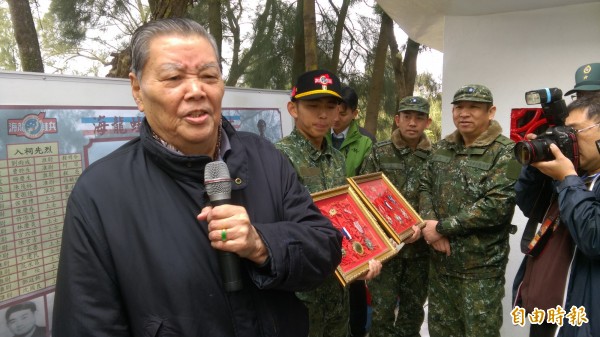 參拜海龍忠烈祠 老蛙人憶往