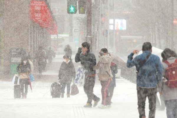 日本大雪造成8人死亡、約610人受傷，而其中九州地區就佔了298人。圖為福岡市街景。（圖擷取自朝日新聞）
