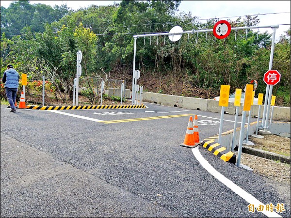 國道三號關廟服務區連接便道開通，當地居民到市區不必再繞遠路。（記者林孟婷攝）