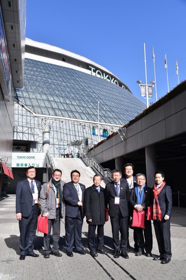 柯文哲參訪東京巨蛋時間相當倉促，但是有指示大巨蛋相關人員留下，回去再跟他報告。（中央社）