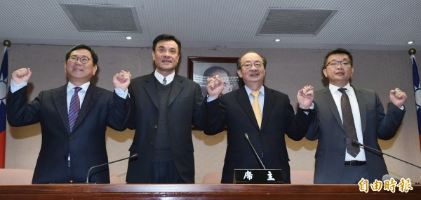  民進黨團29日舉行黨團大會，決議推蘇嘉全、蔡其昌競選立法院正、副院長。黨團大會後，陳明文（左起）、蘇嘉全、柯建銘、蔡其昌一起舉行記者會說明。（記者方賓照攝）