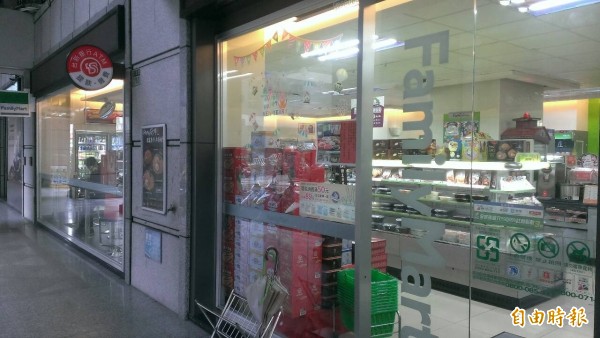 超商店員遇到奧客中客，嗆聲「我是台灣人，要用人民幣麻煩滾回你的國家！」（示意圖，與本文無關）（資料照，記者曾健銘攝）