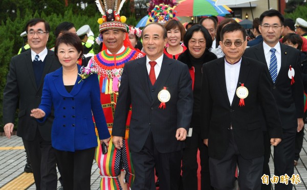 第九屆立委1日舉行報到與就職典禮，國民黨不分區排名第一的立委王金平帶領黨籍立委一同大進場。（記者張嘉明攝）