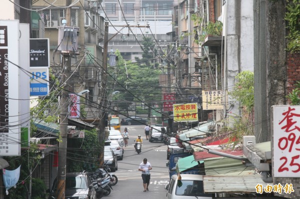 有媒體報導指出，台北市將於春節後全面執行纜線地下化工程，屆時北市交通狀況恐持續惡化到年尾。（資料照，記者劉榮攝）