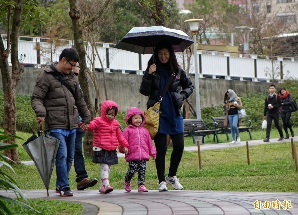 今天上午南部、東半部地區及中部以北山區有局部的短暫雨的情形，其中南部降雨機率高，雨勢較為明顯。（資料照） 