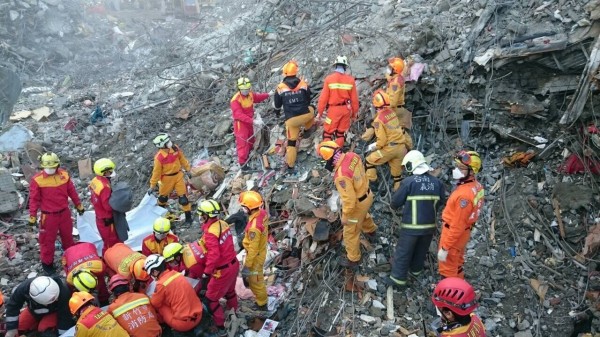 地震救援場景之一。（圖由新竹縣，市消防局提供）