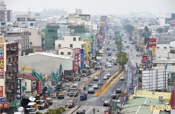 永康區永大路二段災區已重鋪柏油，今天已恢復通車。（記者張忠義攝）