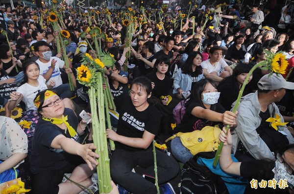 太陽花學運納入公民教材，外界普遍給予正面評價。（資料照，記者廖振輝攝）