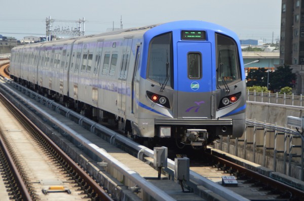 桃園機場捷運通目前行車測試無法達到合約要求，3月底無法通車。（桃捷公司提供）