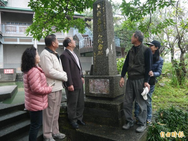 捨身救人吳振立紀念碑將遷至舊城南路，讓更多人瞻仰義舉。（記者簡惠茹攝）