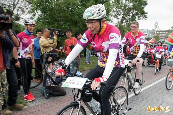 台北市長柯文哲近來頻頻騎自行車宣傳今年二月底舉辦的「全球自行車大會」。（資料照，記者郭逸攝）