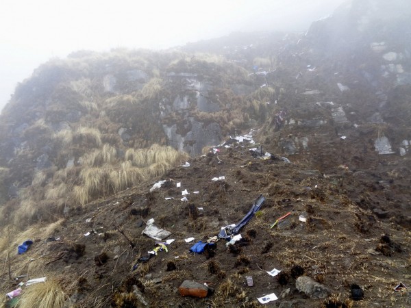 塔拉航空1架雙水獺系列客機24日在尼泊爾山區墜毀，焦屍佈滿失事山區，罹難者的遺體在今日全數尋獲。（路透）