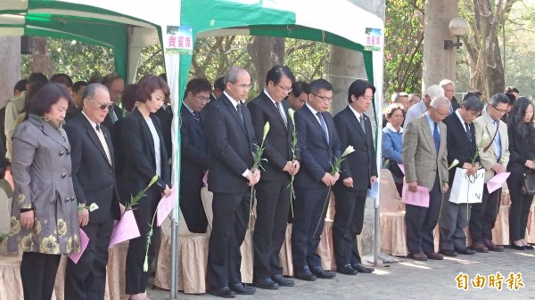 台南市各界在新營228紀念公園舉行和平追思會。（記者劉婉君攝）