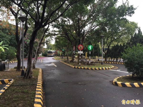  汽車路考增加場外實際街頭路考，公路總局宣布，今天共30人報名考照，僅11人願意選擇場外實際道路路考，其中4人過關，及格率僅3成6，圖為台北區監理所考場。（資料照，公路總局提供）