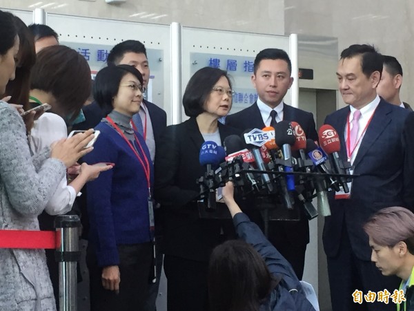 [問卦] 所以現在的總統依然兼任黨主席？