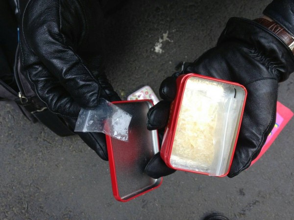 許姓男子持有毒品被警方查獲。(記者周敏鴻翻攝) 許姓男子持有毒品被警方查獲。(記者周敏鴻翻攝)