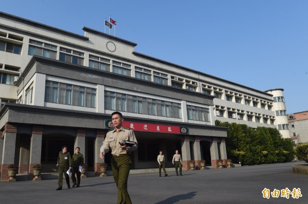 網友將憲兵違法搜索民宅一事，與香港銅鑼灣書店事件做對比，批評獨裁政黨「喜歡把人民當白癡」。（資料照，記者簡榮豐攝）