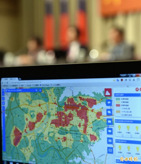 經濟部中央地質調查所14日公開土壤液化潛勢區資料，引發各界關注。根據媒體所進行的民調結果顯示，有89%的民眾贊成公布資料，僅有3%不贊成。（記者方賓照攝）