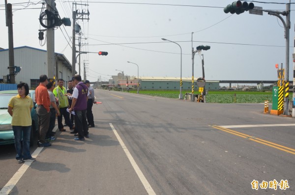 萬丹鄉南北路、惠崙路口車禍案件多，相關單位進行會勘（記者葉永騫攝）