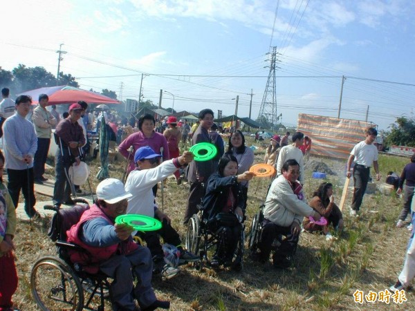 老人家早起運動玩飛盤，竟玩到翻臉動粗！（資料照，記者曾鴻儒攝）