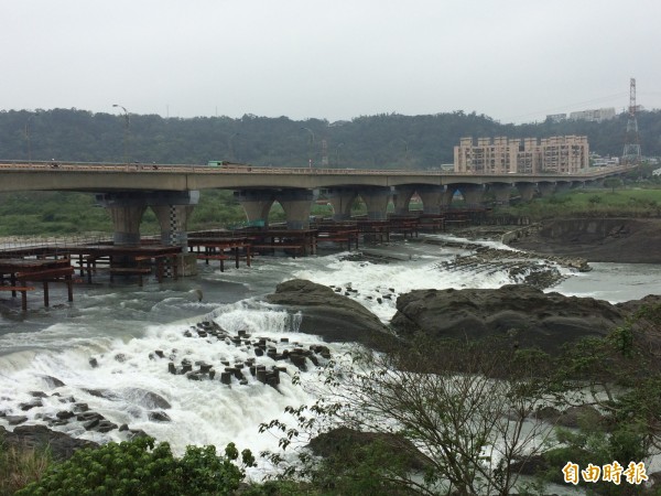 大漢溪水質攸關大桃園和大台北地區的自來水原水品質。（記者李容萍攝）