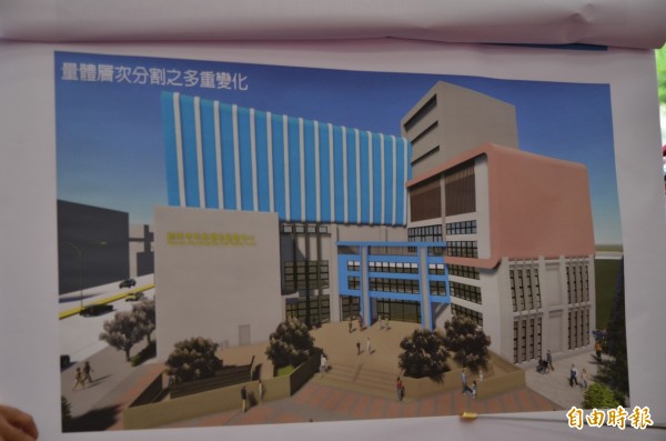 新竹市第二座國民運動中心座落在竹光國中內，未來完工將提供市民更棒更好的運動空間。（記者洪美秀攝）