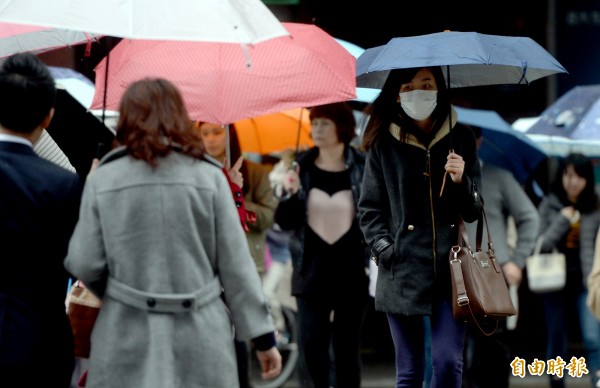 中央氣象局今天（25日）上午8點50分發布大雨特報，台中、南投、嘉義、高雄山區慎防大雨。（資料照，記者林正堃攝）