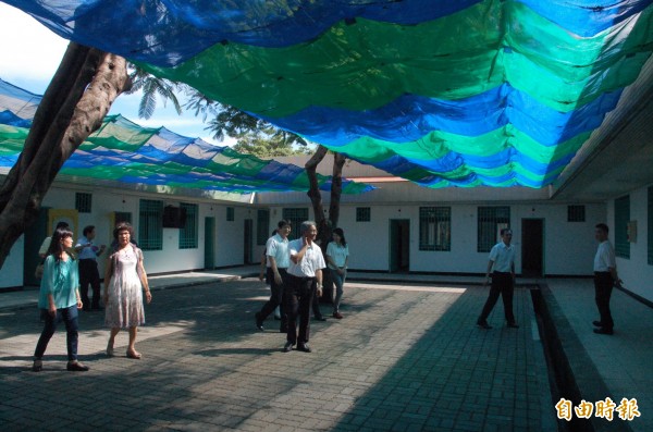 屏監舍房夏季酷熱，獄方計劃搭建太陽能板發電兼降溫。（記者李立法攝）