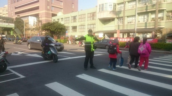 新北市政府警察局新店分局將加強校園維安，維護學童安全（記者姜翔翻攝）