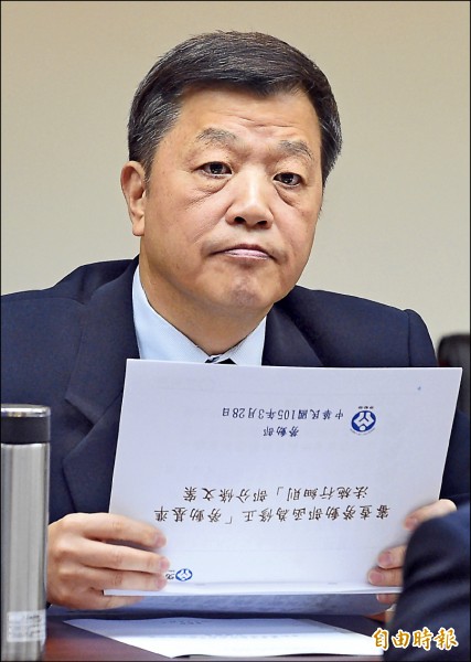 勞動部長陳雄文出席立法院社福及衛環委員會，面對刪除勞工7天國定假日問題，態度依然十分強硬。（記者陳志曲攝）