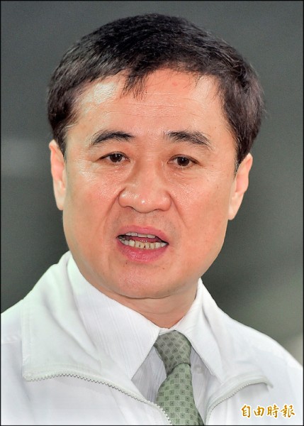 台北市副市長陳景峻因批兇嫌啃老而家屬未道歉，反被網友圍剿，事後發聲明道歉。（記者廖振輝攝）