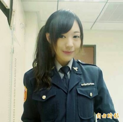 正妹女警許恬恬制服照（資料照，記者余衡翻攝）