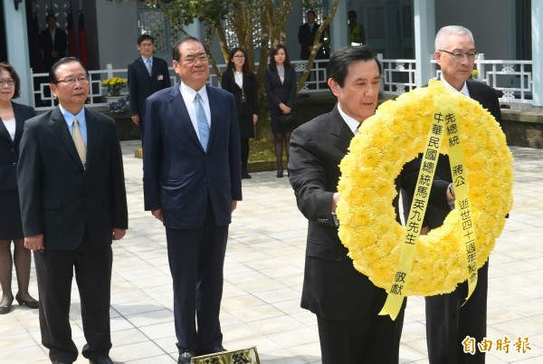 馬英九總統今天（5日）率副總統吳敦義等，赴慈湖陵寢謁陵。（記者張嘉明攝）