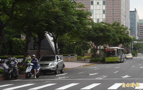 北部七縣市，將在4月18日下午13時30分，舉行萬安演習，人車須遵守軍、警及民防人員疏導或就地疏散避難。（資料照，記者簡榮豐攝）