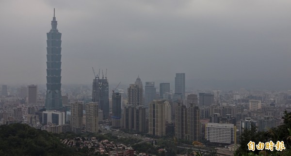 氣象專家吳德榮表示，週日（10日）晚起鋒面厚實的雲系靠近，降雨漸增；下週一至週三（11至13日） 鋒面厚實的雲系影響，降雨的範圍及雨勢都比較大。（資料照，記者劉信德攝）