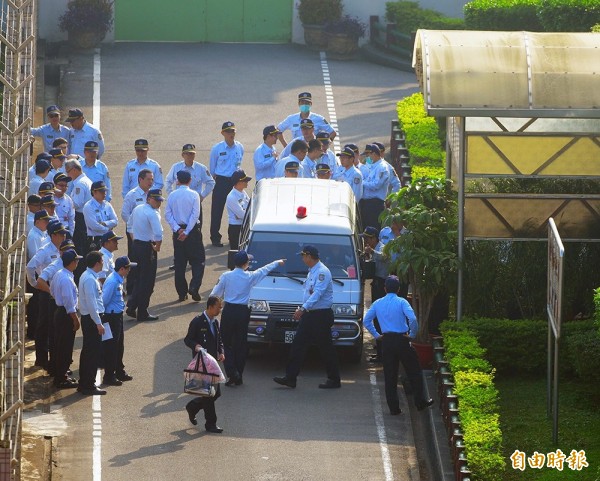 北捷殺人案，提訊鄭捷到最高法院開庭，數十名法警層層戒備。（記者王藝菘攝