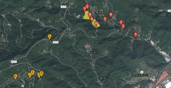 山友自製「新北市樹林區污染地圖」標示出16處位於大棟山上的垃圾傾倒點，右半部為東山里，左半部為樂山里，且東山里編號6-10的傾倒點垃圾最密集，已形成垃圾谷。（民眾提供）